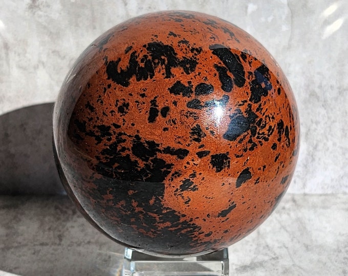 Mahogany Obsidian: grounding, promotes protection and strength, helps release negative energies and stimulates inner growth.