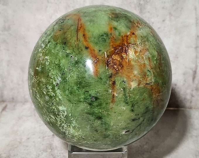 Chrysoprase: A beacon of love and tranquility, it promotes compassion and spiritual growth with its calming power.