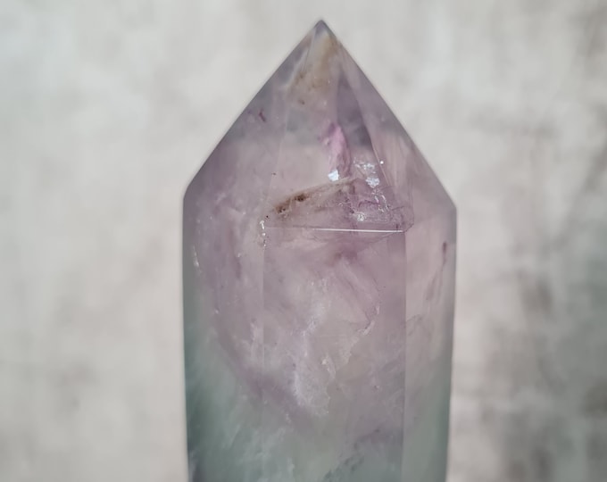 Candy Fluorite: calms, promotes intuition, increases concentration. Brings colorful energy for emotional balance and clear thinking.