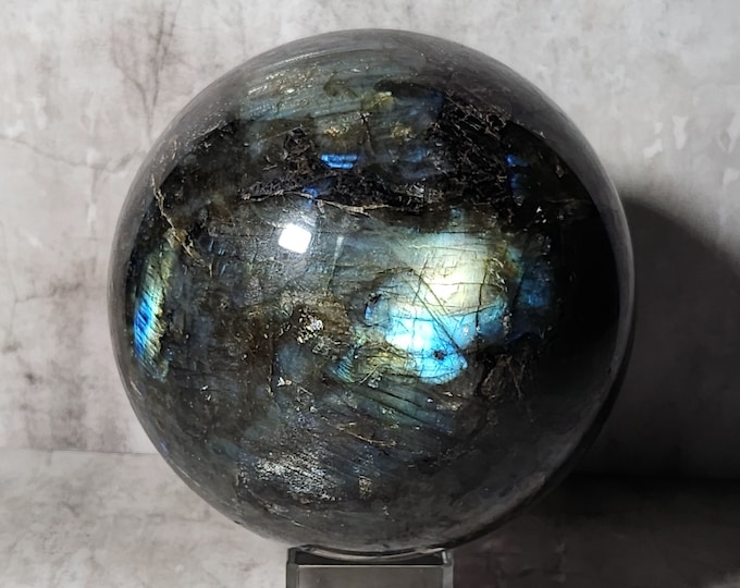 Labradorite: A stone of magic and protection. Strengthens intuition, enhances spiritual growth and stimulates creativity.
