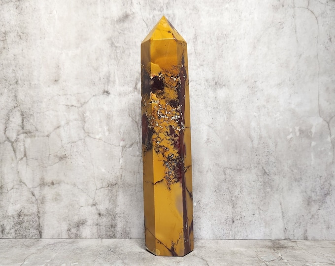 Mookaite Jasper: grounding, promotes adventure, strengthens intuition. Helps emotional growth and brings vitality. Natural source of power.