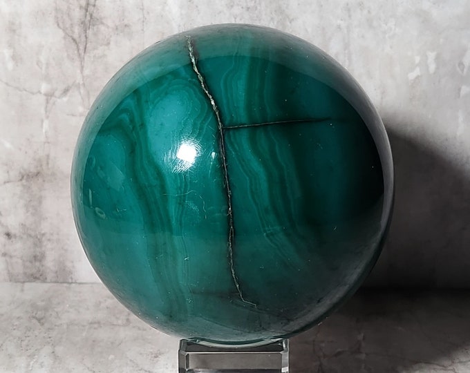 Green agate ball, beautiful deep color and nice pattern. Fantastic as a gift or new decoration for the living room.