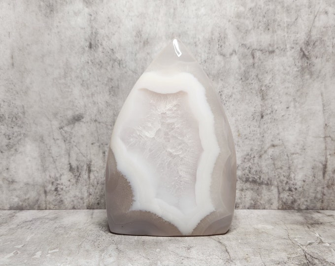 White agate with crystalline core, grey bands and smooth finish. Natural balance of texture and shape in polished teardrop shape.
