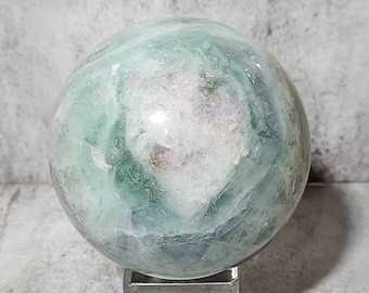 Cotton Candy Fluorite: This stone has a cleansing effect, which breaks negative patterns and puts you on the right path.