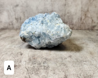 Celestite: Powerful stone, stimulates spiritual development. It promotes happiness, prosperity and trusting your own intuition.