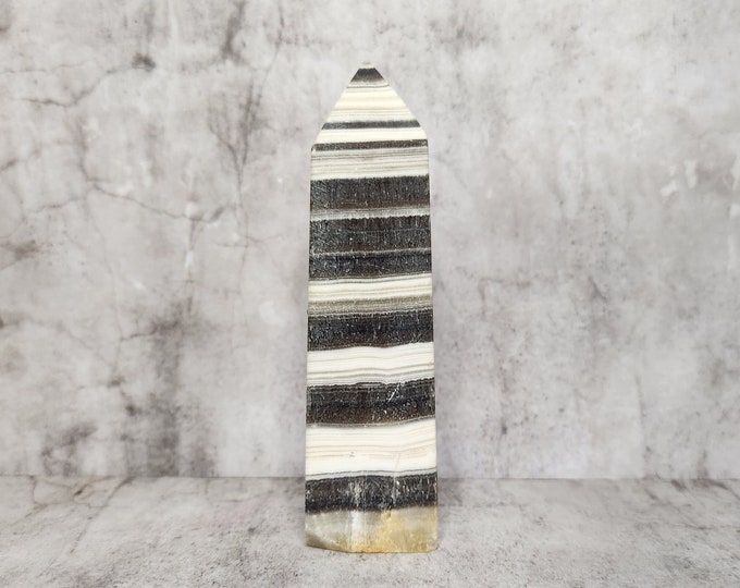 Zebra Calcite: Brings balance and harmony. Strengthens self-confidence and promotes emotional well-being. Grounds and inspires creativity.