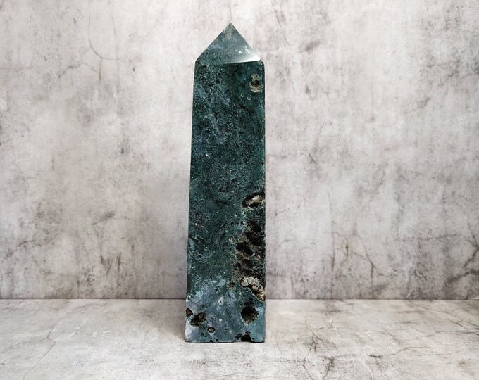 Green Moss Agate: Earthly growth and renewal. Brings stability, harmony in abundant energy. Calming stone for natural balance.