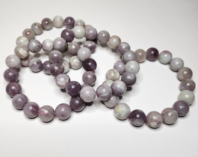 Pink Tourmaline in Lepidolite or Unicorn stone: Purple-pink hues, shiny by the Mica. Promotes creativity, self-expression and love.