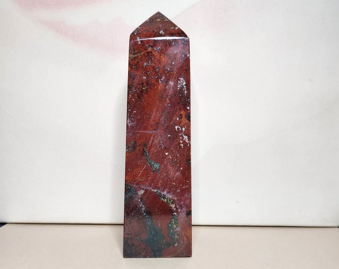 Red moss agate promotes courage and vitality. Promotes emotional stability and wards off negative energies.