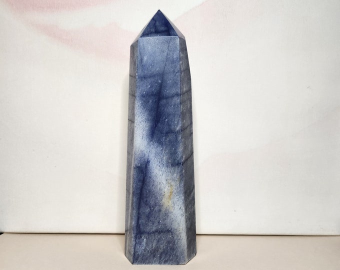 Blue aventurine radiates calm. Reduces stress and promotes inner peace. Used for communication and harmony.
