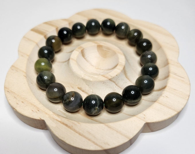 Green Jasper promotes balance, strength and stability, and helps release stress and negative energy.
