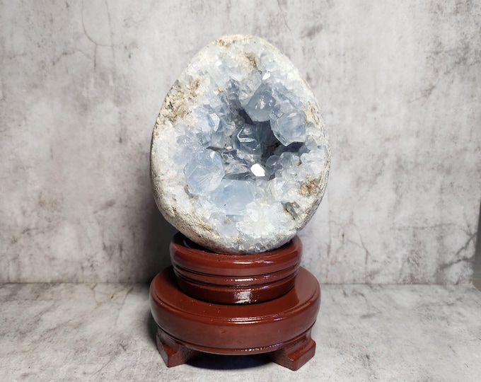 Celestite or Angel Stone: Sky blue stone that radiates peace and tranquility. Supports stress reduction and strengthening intuition