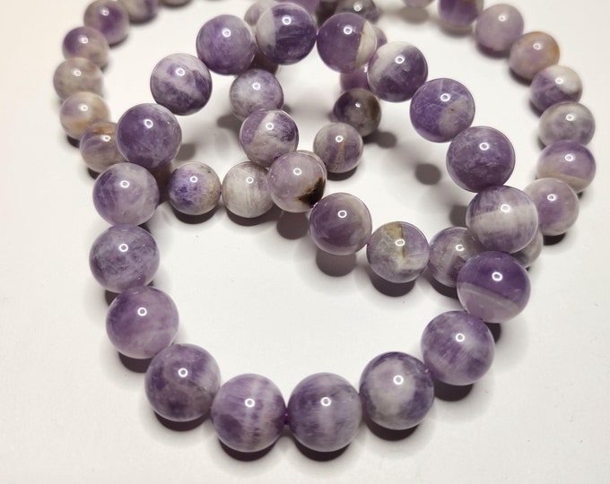 Amethyst: Calming, promotes inner peace, protection against negative energy. Improves sleep quality and strengthens intuition.