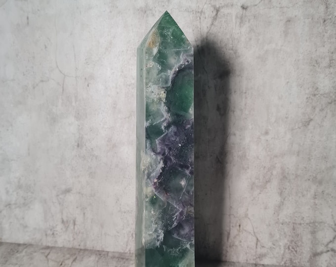 XL Green Fluorite tower 658g, tower, obelisk. Many visible inclusions. Beautiful in your decor, on your altar or as a unique gift.