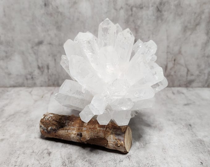 Lab-grown quartz cluster with pure crystals, ideal for decoration and energetic work due to its strong purifying properties."