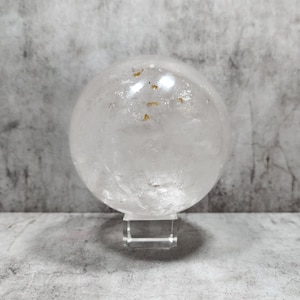 Quartz clair/cristal de roche : Purifie, amplifie l'énergie. Stimule la clarté et la croissance spirituelle. Une pierre polyvalente et puissante.