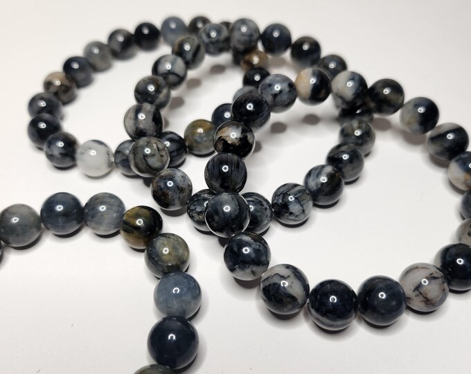 Pietersite: Promotes change, helps to let go of old patterns and strengthens the connection with higher consciousness.
