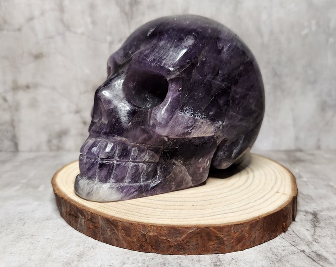 Chevron Amethyst Skull: Calming and protective properties. Stimulates inner peace, spiritual growth and intuition