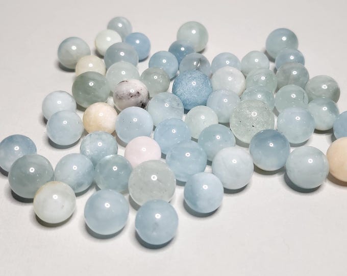 Aquamarine Multi Color pearls: Gemstone in blue, white and pink shades. Promotes tranquility, emotional balance, communication and self-expression.