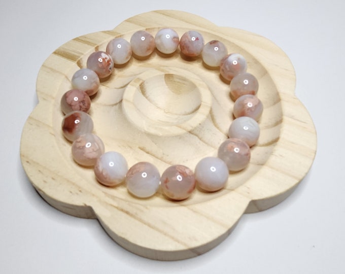 Flower Agate: Flower-like patterns. Known for its gentle, nurturing energy, it promotes growth, creativity and emotional healing