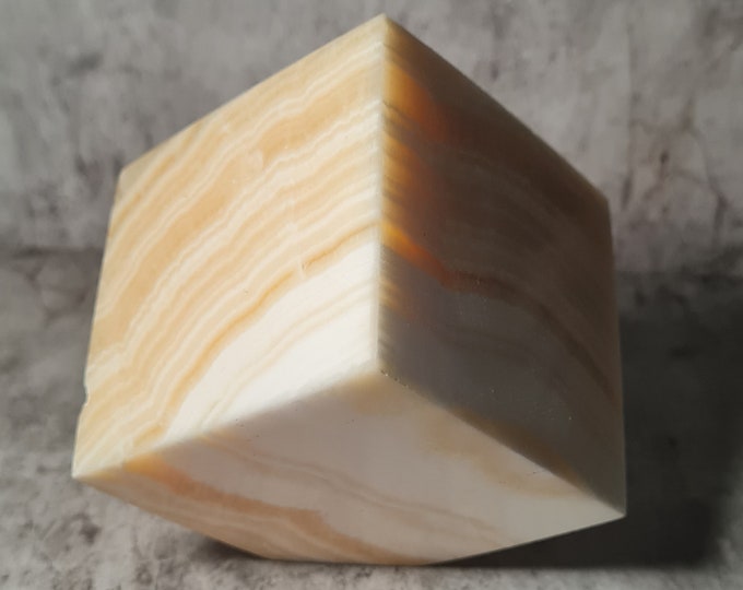 XL Yellow striped Honey Calcite cube 670g, beautiful translucent banding. Very nice as a gift, unique as decoration, collection