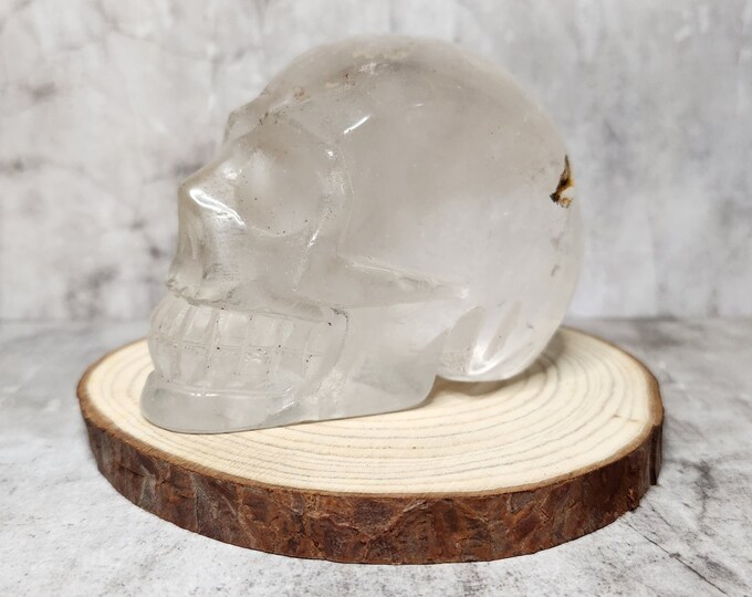 Clear Quartz: Powerful energy amplification and healing properties. Enhances clarity, focus and spiritual growth.