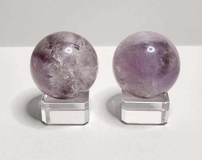 Clear Amethyst: Purple stone that promotes peace and balance. Reduces stress, strengthens intuition and stimulates spiritual growth.