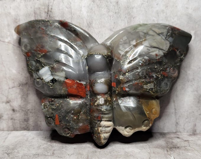 Bloodstone Butterfly: Calms irritation and aggression, provides self-control, has a stimulating effect and increases adaptability.