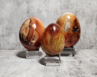 Carnelian Egg: Enhances creativity, courage, self-confidence, love and sexual energy. Ability to stimulate vitality and passion.