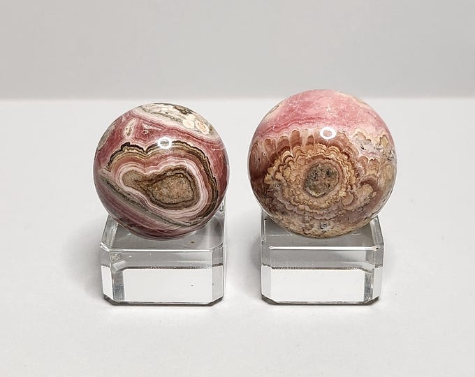 Rhodochrosite: Pink stone that promotes love and emotional healing. Enhances self-love, brings joy and helps heal old wounds.