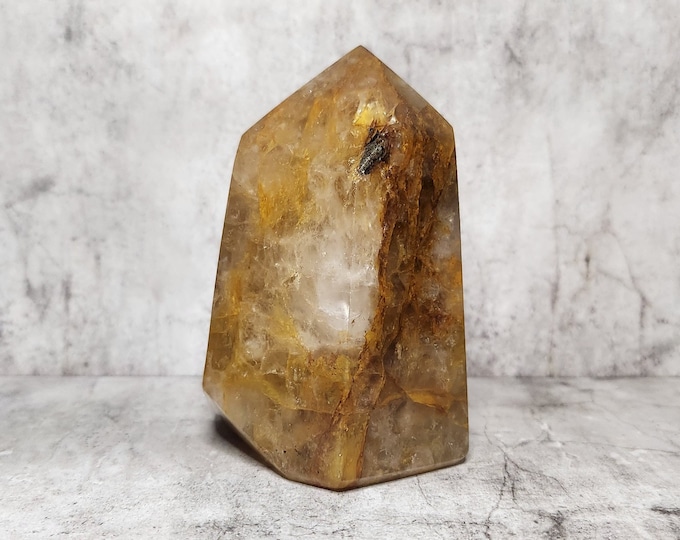 Fire Quartz: Energetic, vitality. Stimulates creativity and self-expression. Promotes self-confidence and positive emotions.