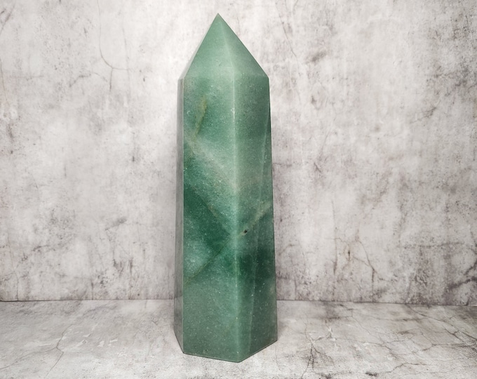 Green Aventurine: Natural source of happiness, promotes well-being and prosperity. Strengthens vitality, optimism and inner development.