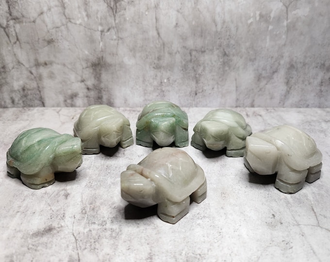 Aventurine Turtle: Symbol of stability, patience and longevity. Valued in various cultures for wisdom and protection.