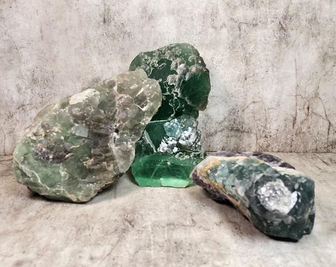 Raw Fluorite: Stimulates mental clarity, enhances focus and intuition. It also promotes emotional balance and spiritual growth.
