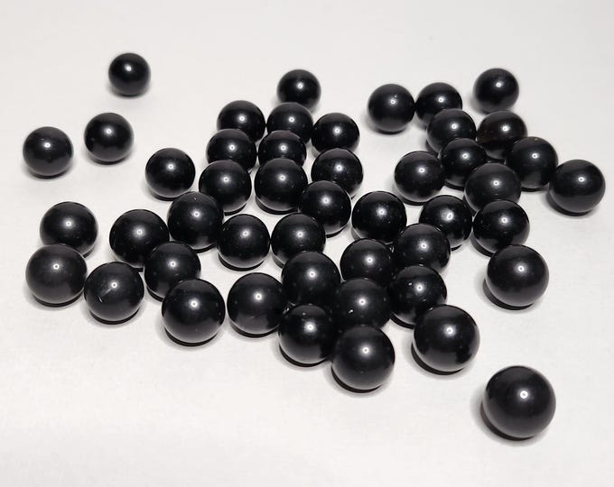 Black Obsidian Beads: Absorbs negative energy, promotes emotional cleansing and helps release trauma.