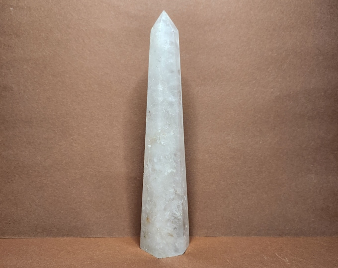 Clear crystal tower with natural shine. Promotes concentration, mental freshness and brings structure to thoughts and intentions.
