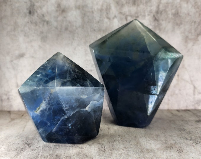 Blue Fluorite: Stimulates clear communication, improves thinking skills, calms the mind.