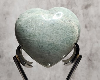 Blue Moonstone radiates calming energy, promotes intuition and emotional balance. A beautiful stone with a serene appearance.