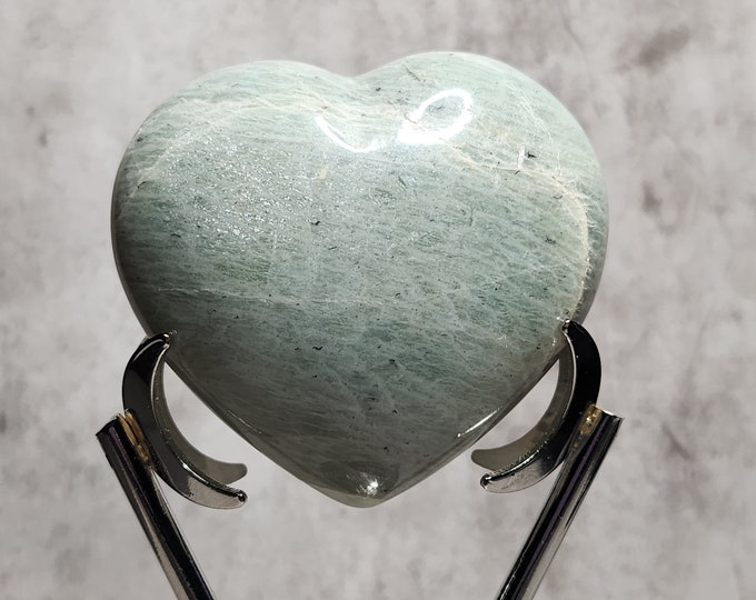 Blue Moonstone radiates calming energy, promotes intuition and emotional balance. A beautiful stone with a serene appearance.