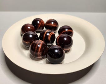 Red Tiger Eye: Deep red stone that promotes courage, energy and self-confidence. Protects against negative influences and strengthens willpower.