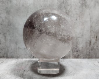 Clear Amethyst: Combines the calming energy of amethyst with the vitality of quartz, for inner peace and renewed energy.