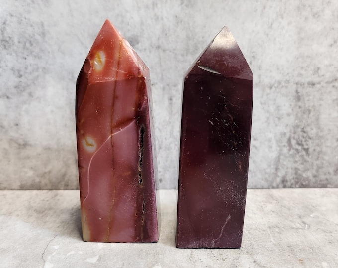 Mookaite Jasper, aka Radiolariet: Stimulates inner strength, adventure and emotional balance for a vibrant life experience.