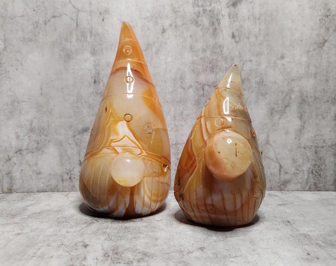 Carnelian Gnome: Stimulates vitality, courage and creativity. Strengthens self-confidence and helps to overcome challenges.