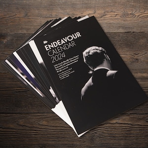 Calendario ENDEAVOR 2024 / Morse / Shaun Evans / Foto uniche dal set