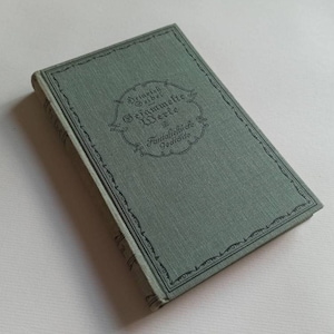May include: A green book with a decorative border and the text "Heinrich Ibsen Gesammelte Werke" and "Fantaisie-Bilder" in black lettering.