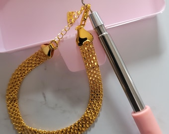 Magic tool for bracelets