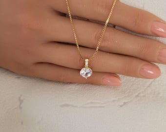 18金モアッサナイトフラワーネックレス、ミニマルペンダント（18インチ