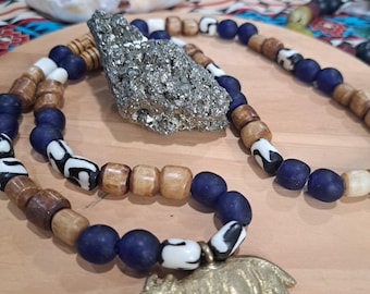 Collar tribal azul rinoceronte