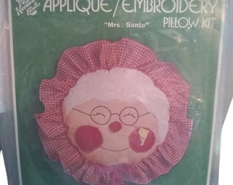 Hazel's Needlework Kaboodles Mrs Santa Applique Embroidery Pillow Kit Vintage