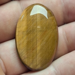 Tiger&#39;s eye cabochon